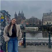 Profesora de inglés para primaria, ahora mismo estoy estudiando Magisterio en Unizar, por lo que creo que se me dará bien